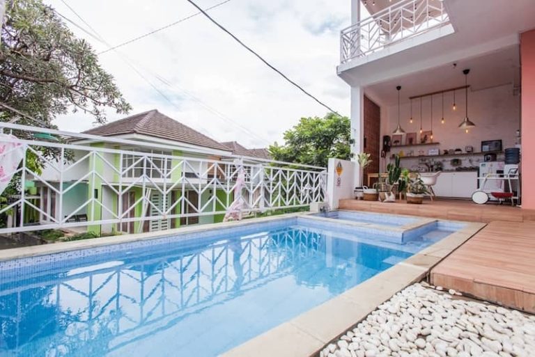 Transform a Backyard Cheaply in Florida